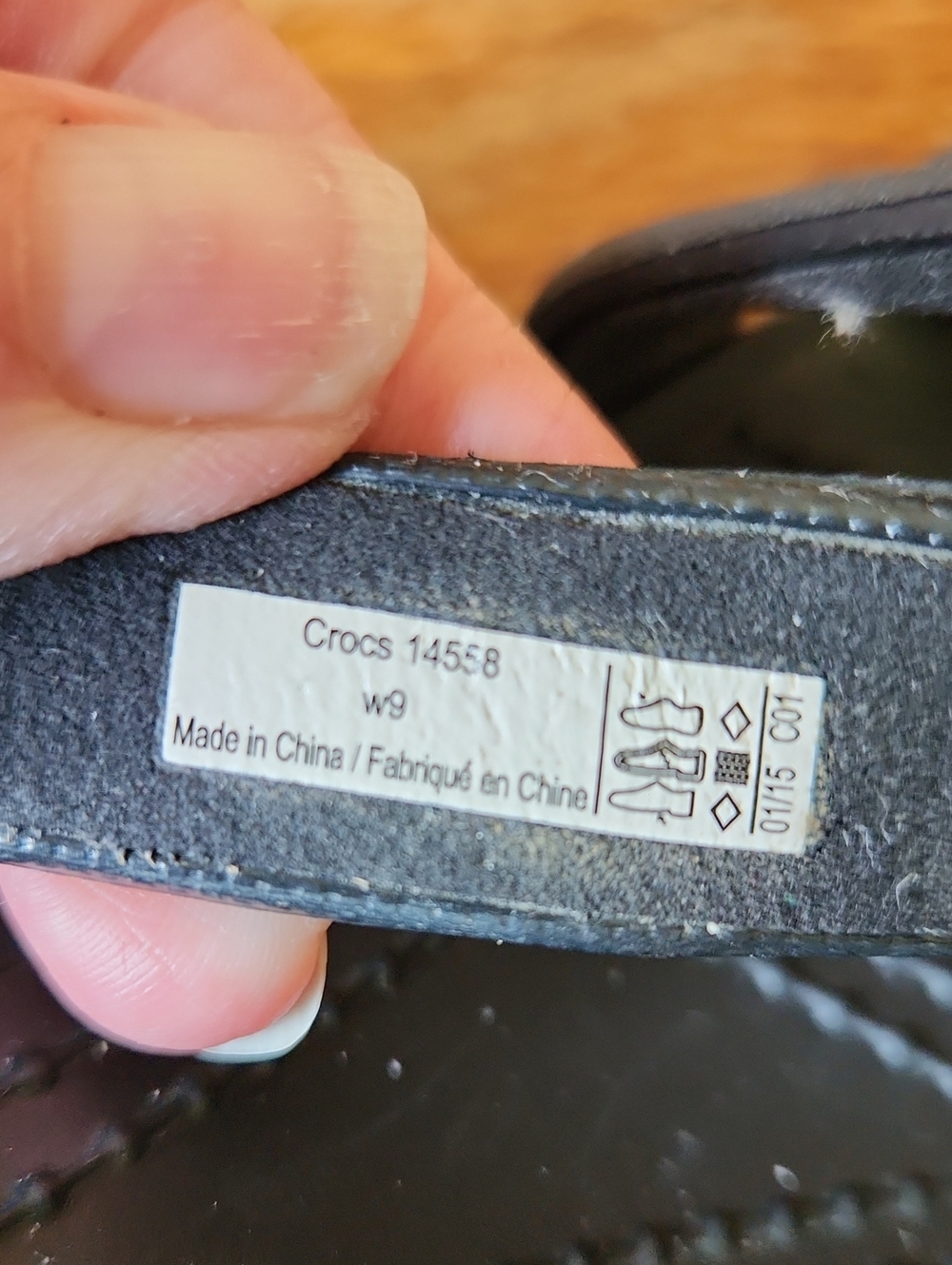 Crocs sz 9 Black Strappy Heel Sandals - Picture 10 of 14